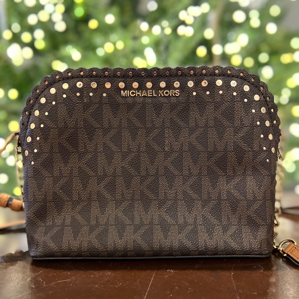 Michael Kors Cindy Dome Scallop Crossbody bag LIKE NEW